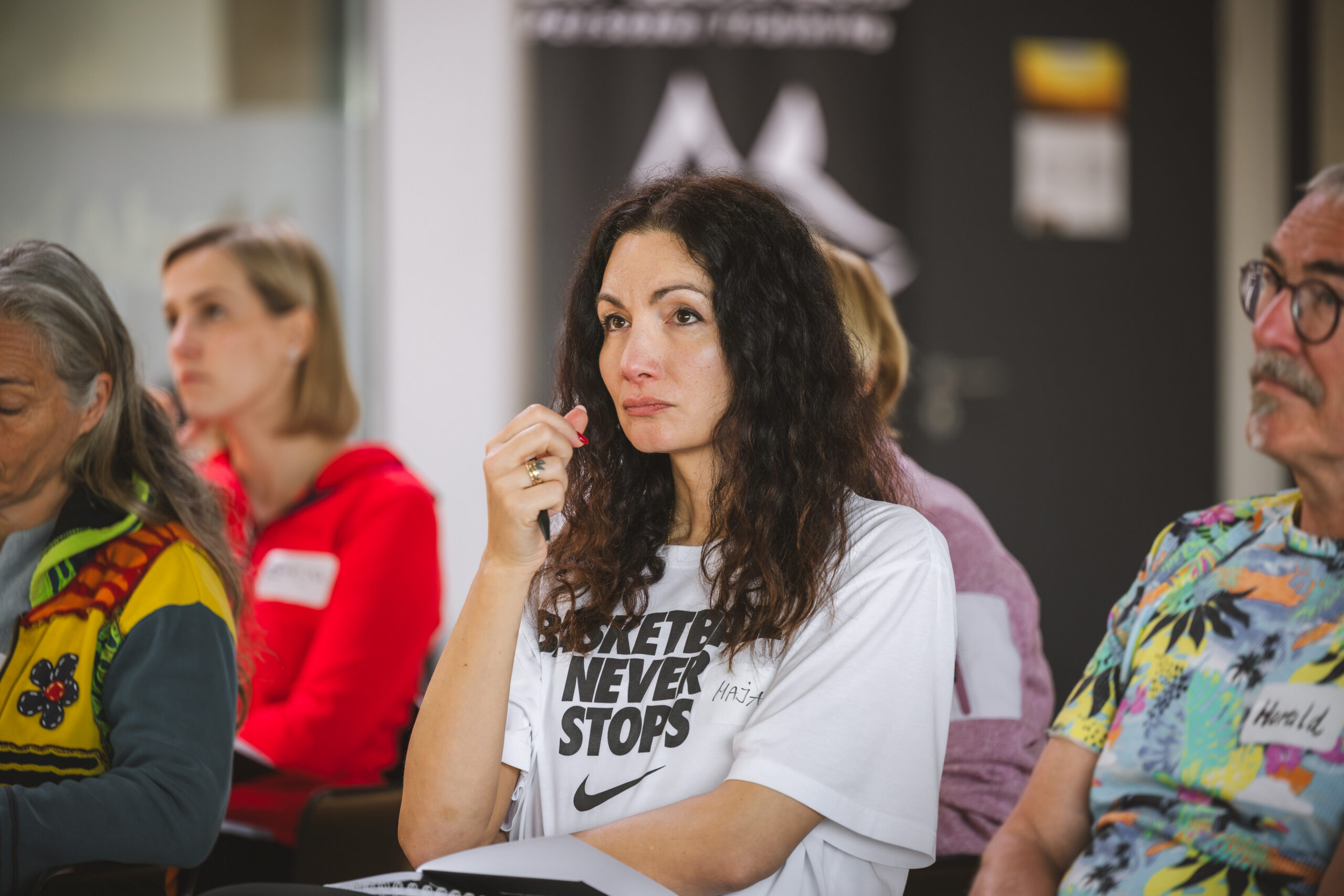 Konzentrierter Moment während des Trainings beim Seminar Glücklich & Gesund